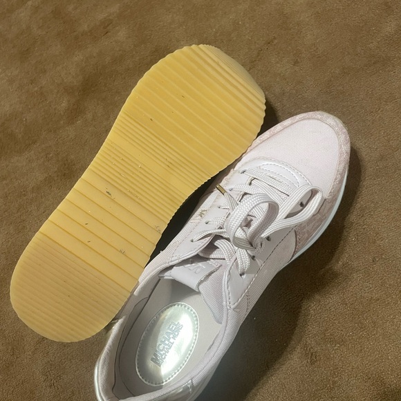 Elegant Pink and Gold Women's Sneakers - Picture 2 of 4